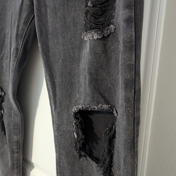 Black baggy ripped jeans from Shein - Picture 9 of 14